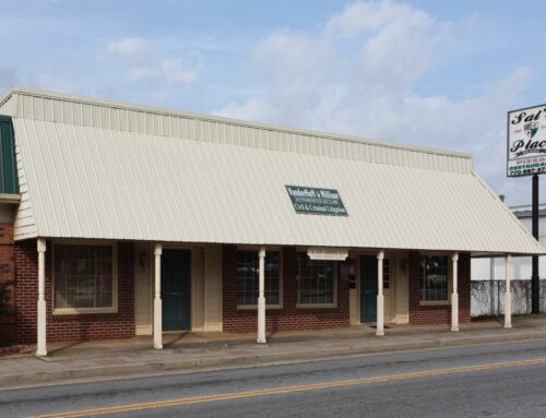 ➡115 W Courthouse Square Cumming, GA. 30040- 2750 +- SF of office for sale on the City Square!⬅